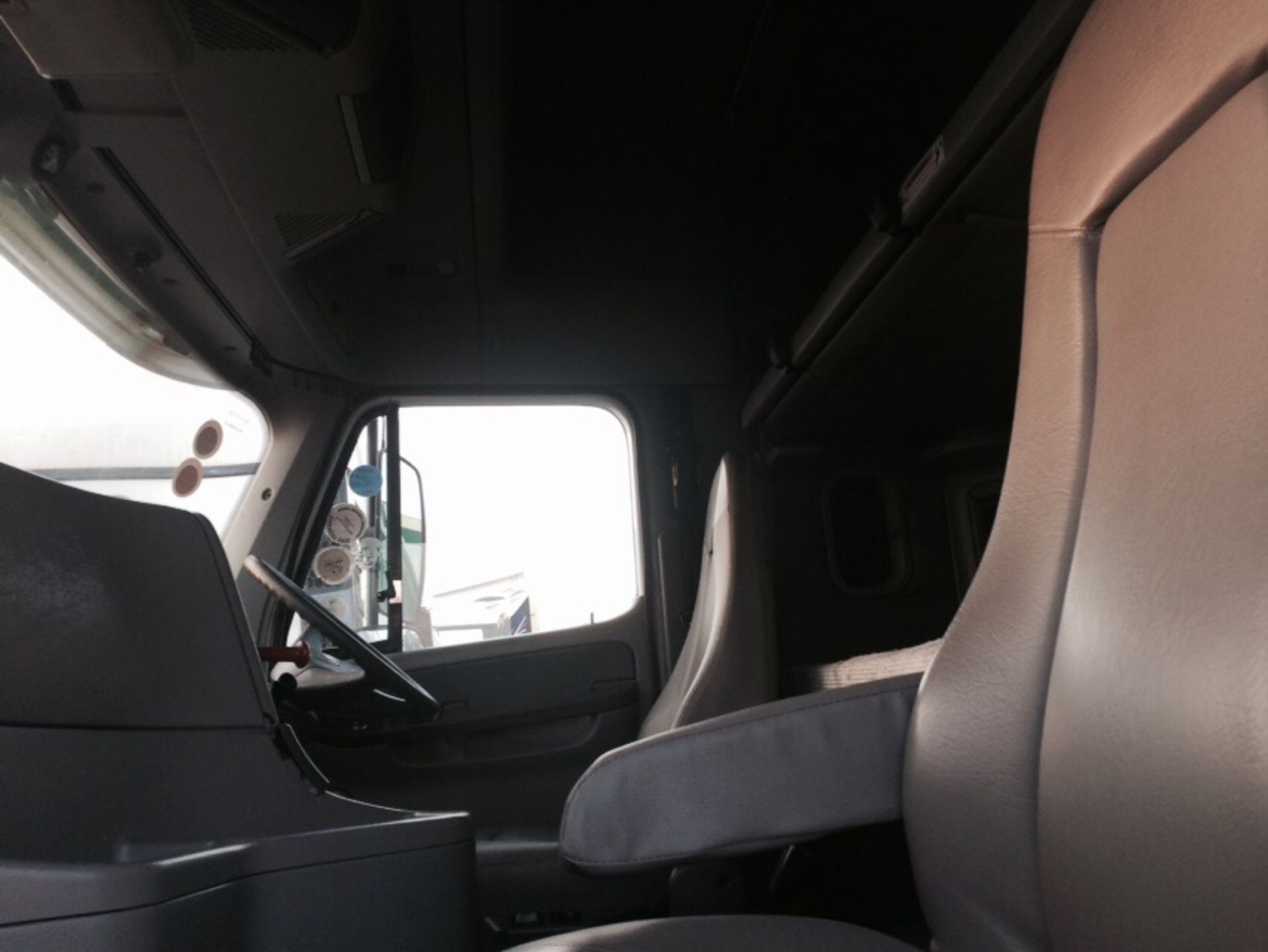 2010 FREIGHTLINER ARGOSY 530 6X4 T/T  - REG NO: HLS496NW - Image 3 of 4