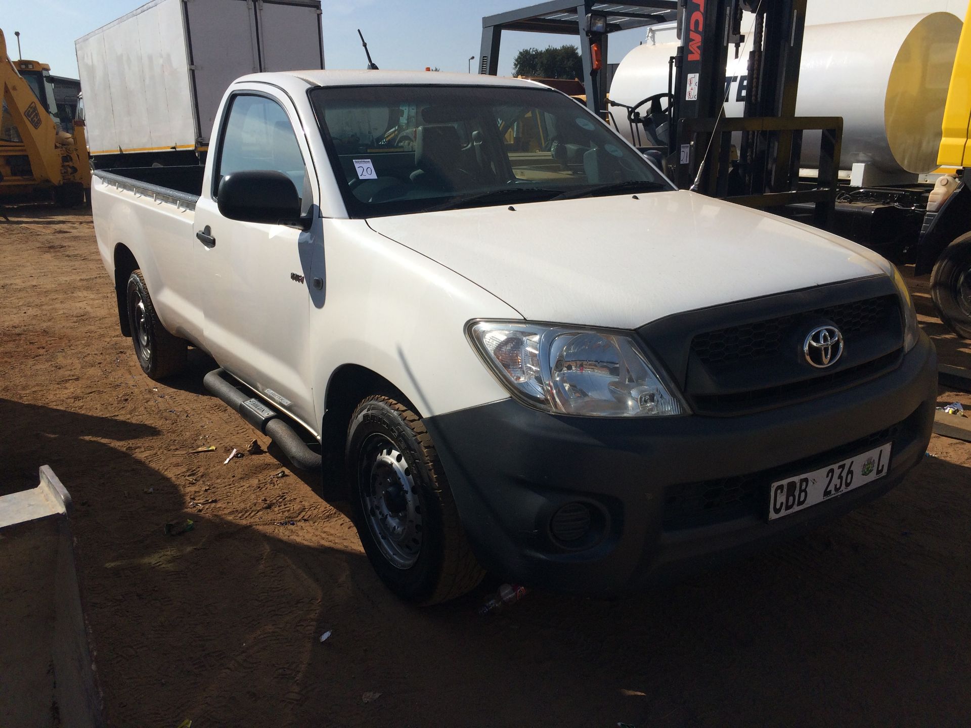 2010 TOYOTA HILUX 2.0 VVTI LDV - REG NO: CBB236L