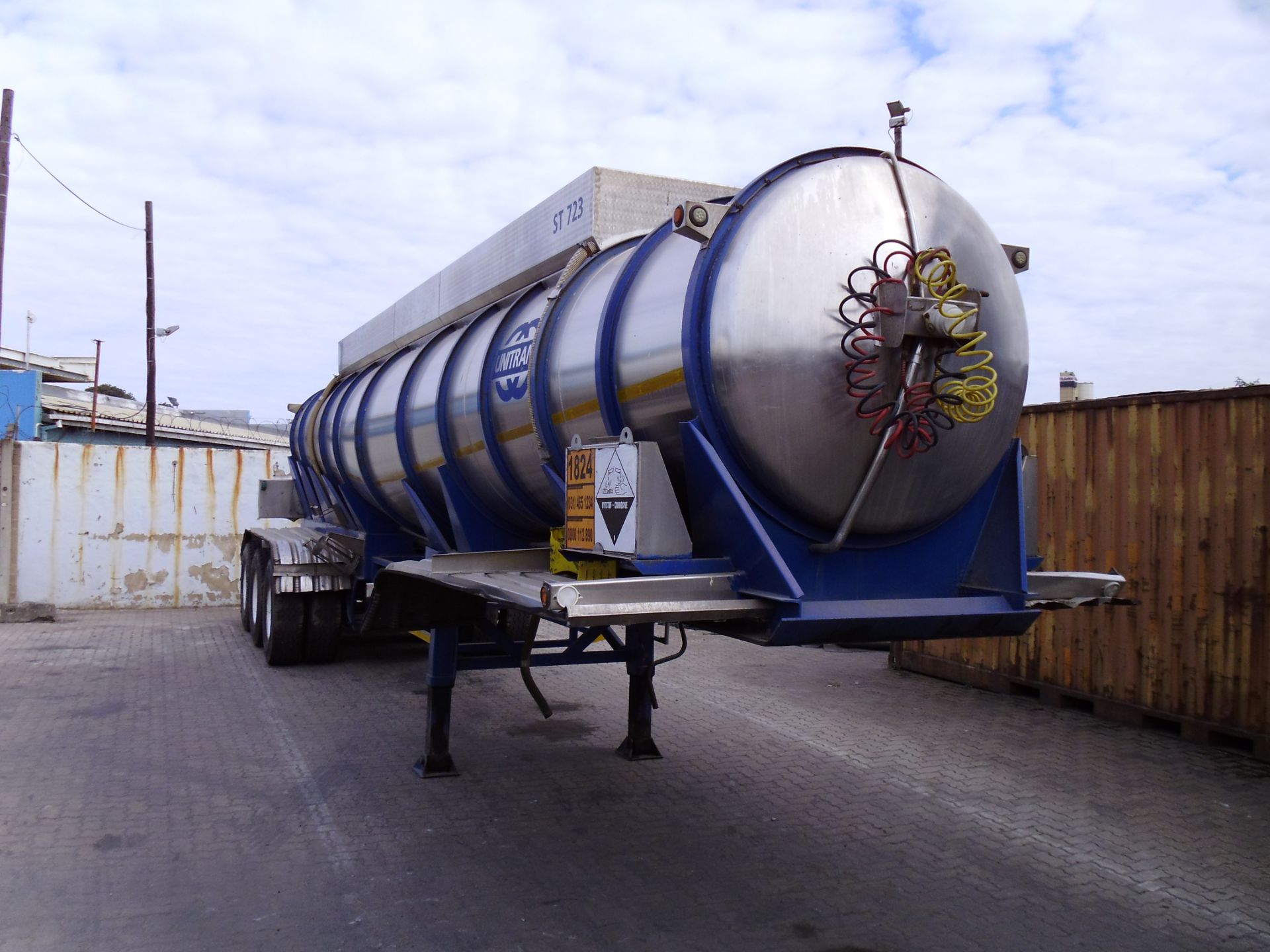 2001 TRI-AXLE STAINLESS STEEL TRAILER - REG NO: ND95009 (FLEET NO: ST723)