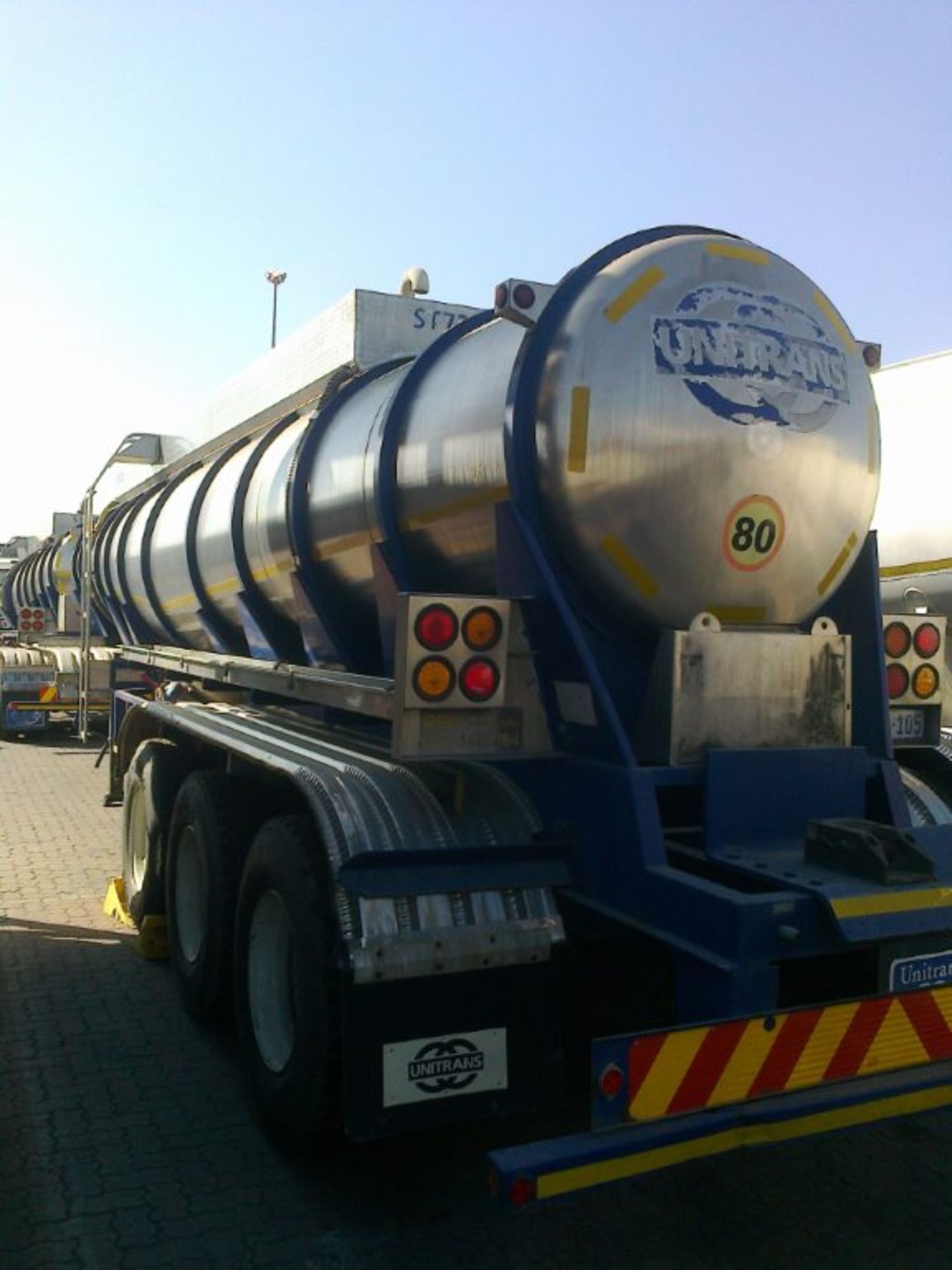 2001 TRI-AXLE STAINLESS STEEL TRAILER - REG NO: ND115105 (FLEET NO: ST721) - Image 2 of 6