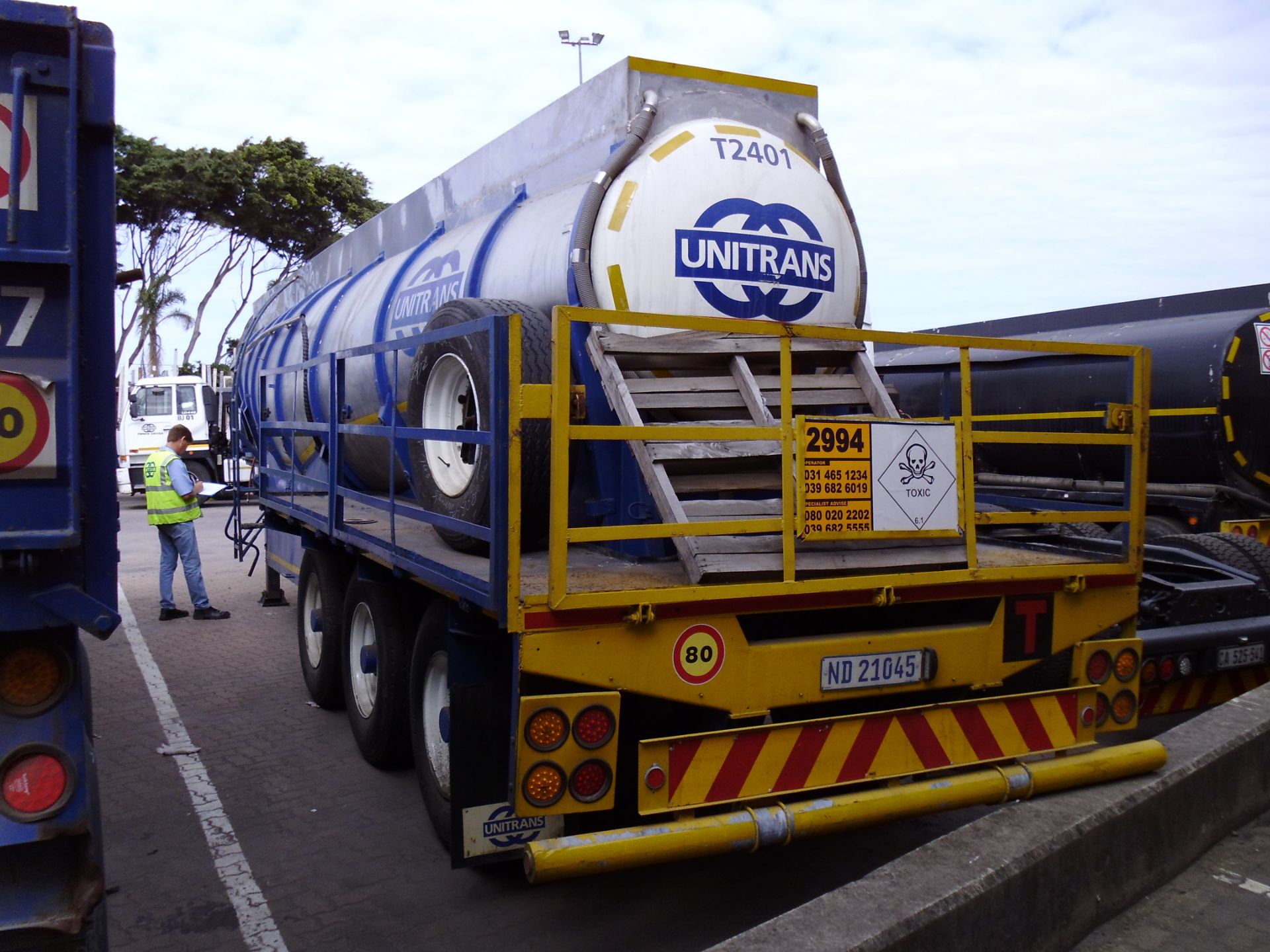 1998 TRI-AXLE STEEL TRAILER - REG NO: ND21045 (FLEET NO: T2401) - Image 2 of 7