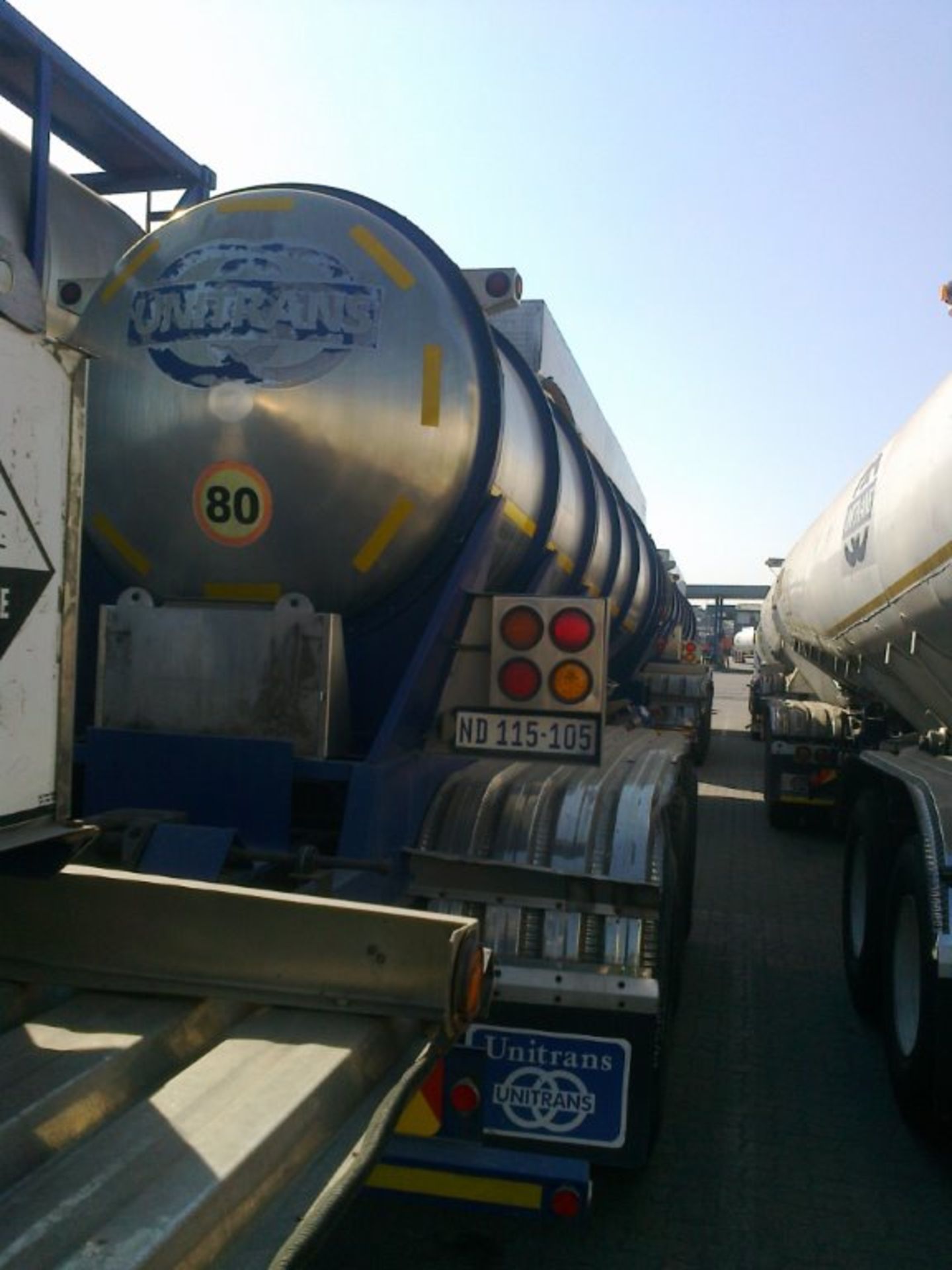 2001 TRI-AXLE STAINLESS STEEL TRAILER - REG NO: ND115105 (FLEET NO: ST721) - Image 3 of 6