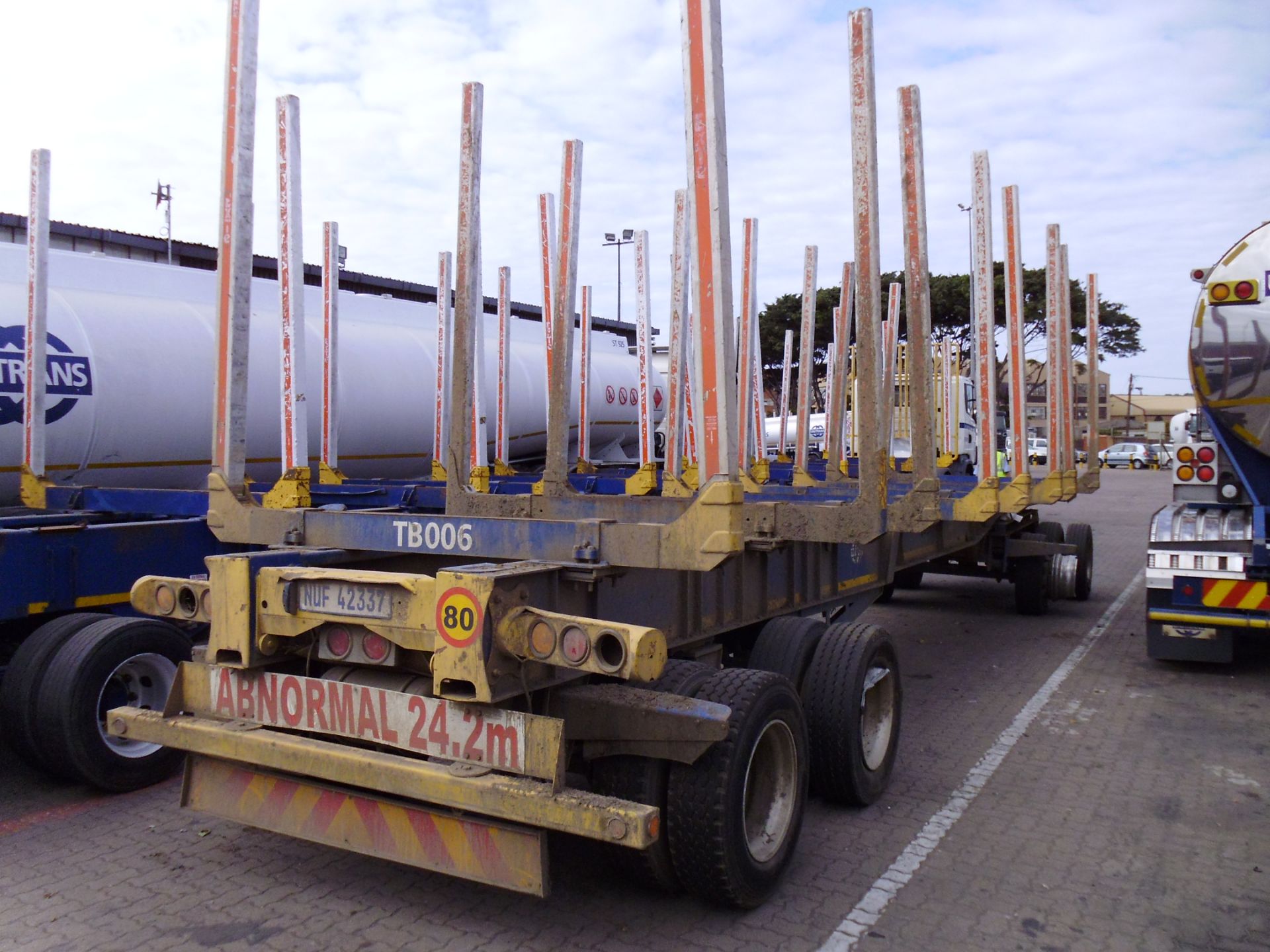 2011 TOHF 4 AXLE EXTENDABLE DRAWBAR TIMBER TRAILER - REG NO: NUF42337 (FLEET NO: TDB006) - Image 2 of 10