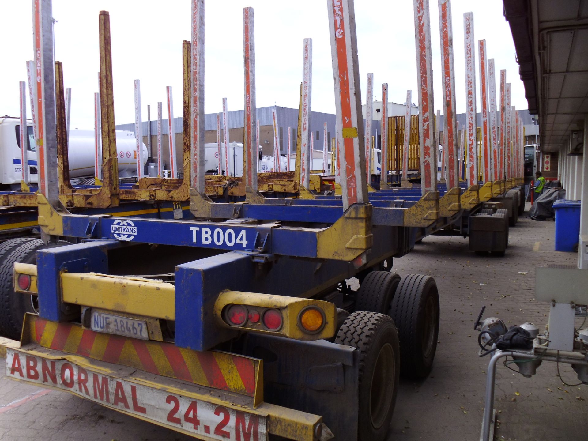 2011 KEARNEYS 4 AXLE EXTENDABLE DRAWBAR TIMBER TRAILER - REG NO: NUF18467 (FLEET NO: TDB004) - Image 2 of 8