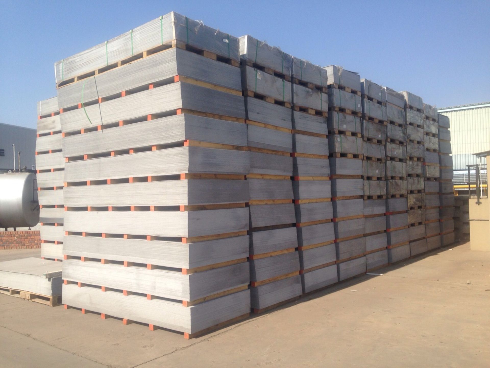 B GRADE FIBRE CEMENT BOARD 9MM SQUARE EDGE 2700 X 1200 (7 PALLETS - 35 BOARDS / PALLET)