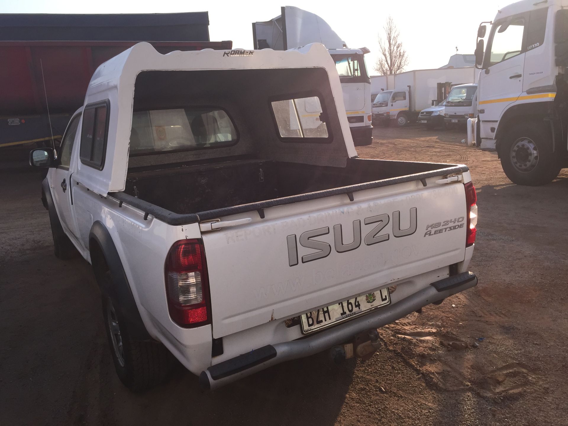 2010 ISUZU KB240 FLEETSIDE - 109,975 KM - REG NO: BZH164L - Bild 3 aus 3