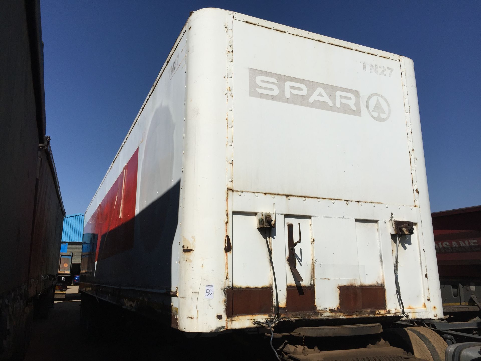 1995 HENRED TRI-AXLE ENCLOSED TRAILER - REG NO: BBV965GP