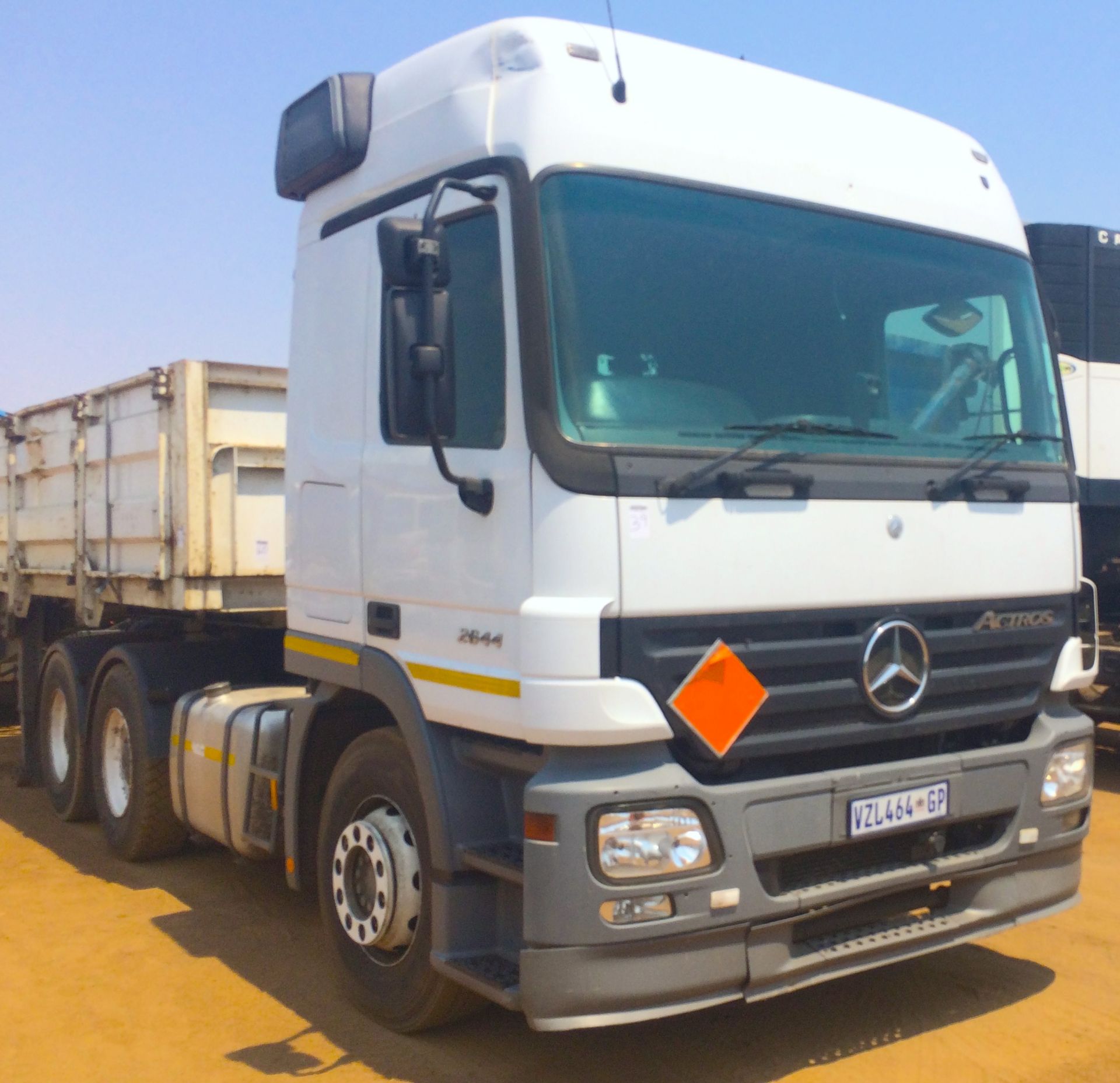 2007 M/BENZ ACTROS 2644 6X4 T/T REG NO: VZL464GP