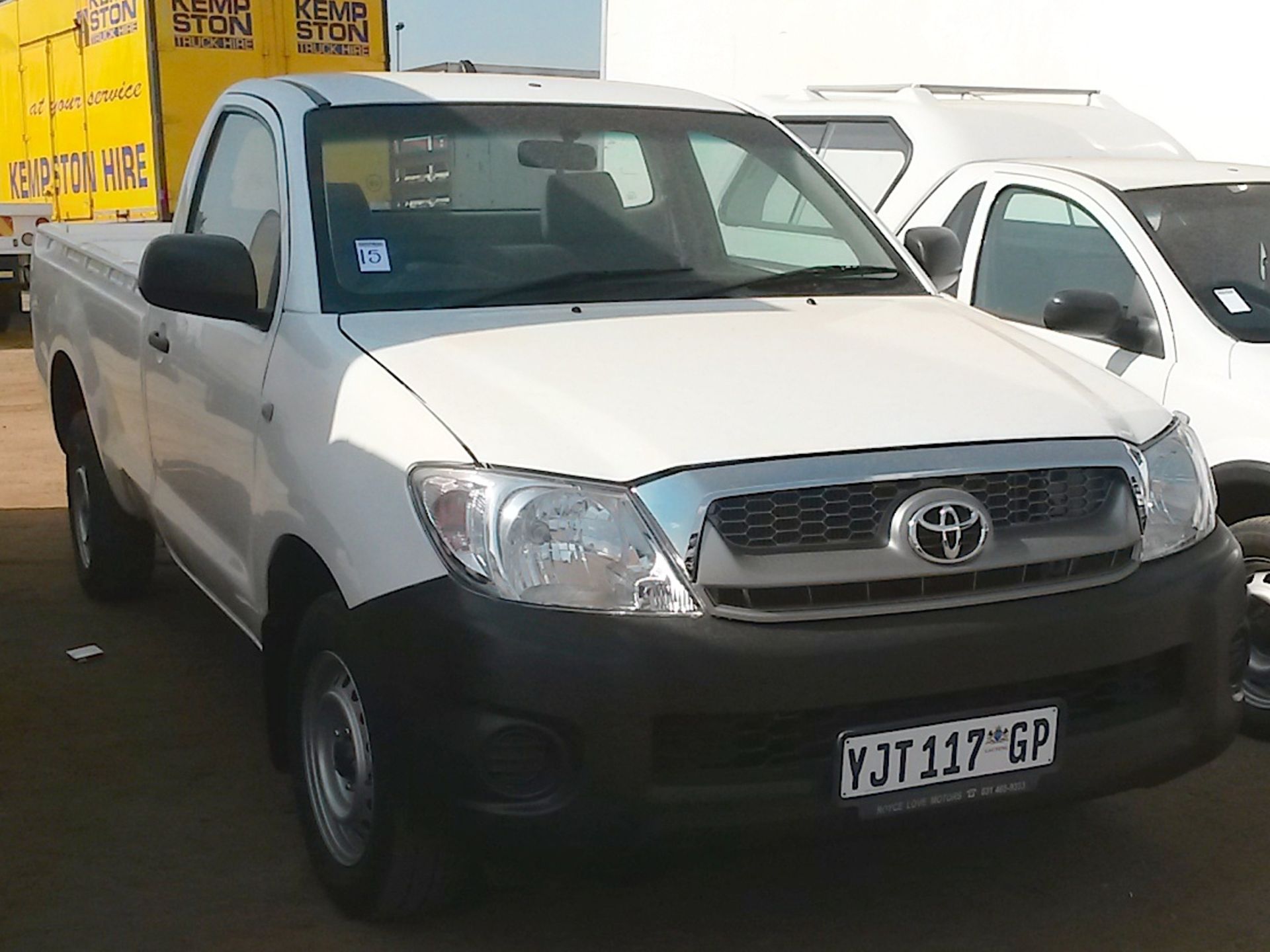 2009 TOYOTA  HILUX 2.0 VVTI LDV  REG NO: YJT117GP - Image 2 of 5