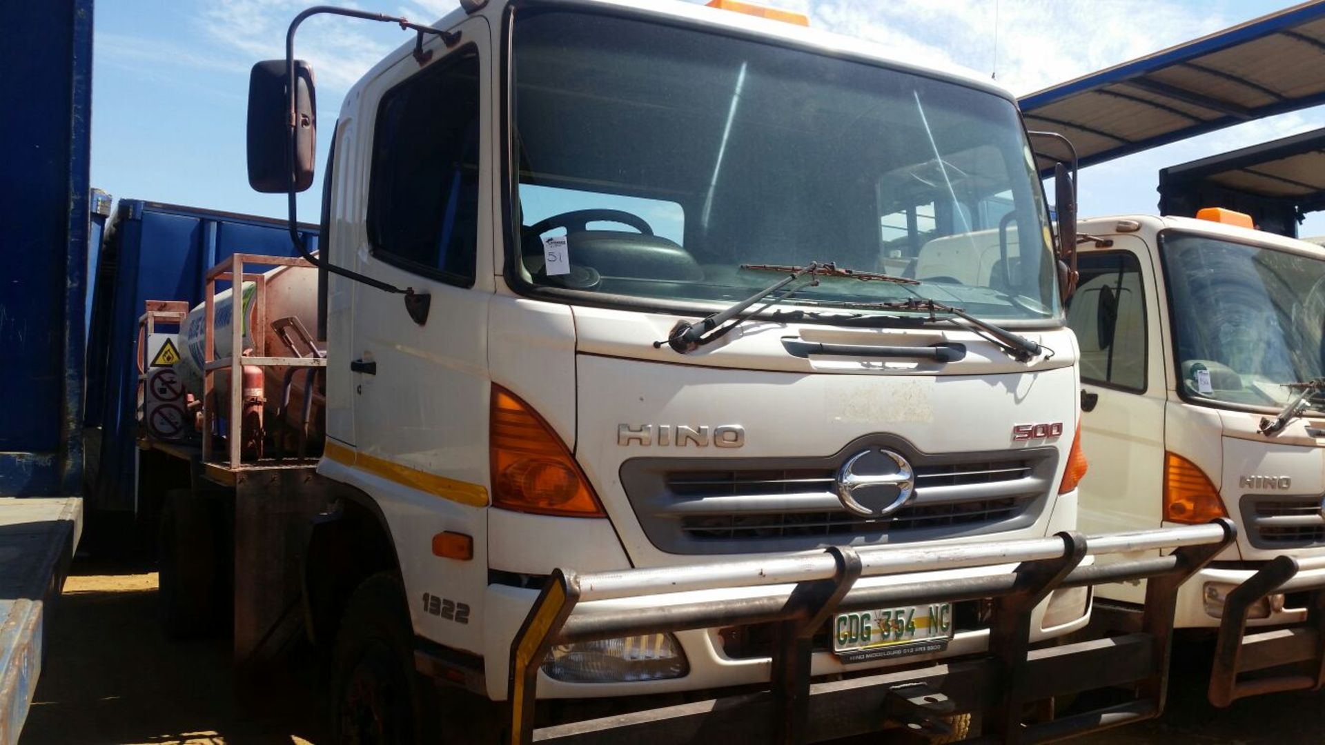 2011 TOYOTA HINO 500 1322 4X4 6,000L WATER TANKER - (CDG354NC)