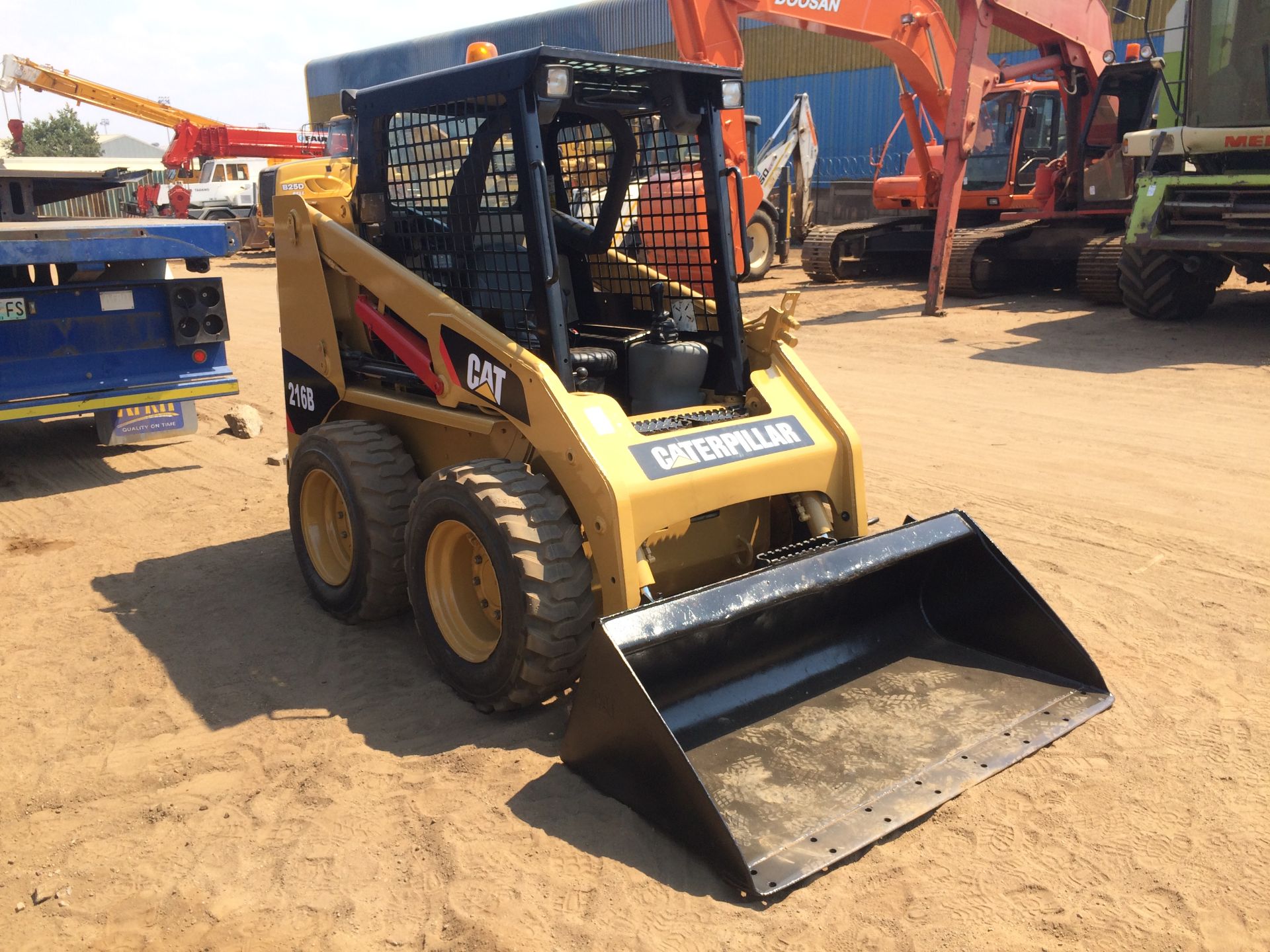 2012 CAT 216B SKIDSTEER - (CAT0216BAJXM02771)