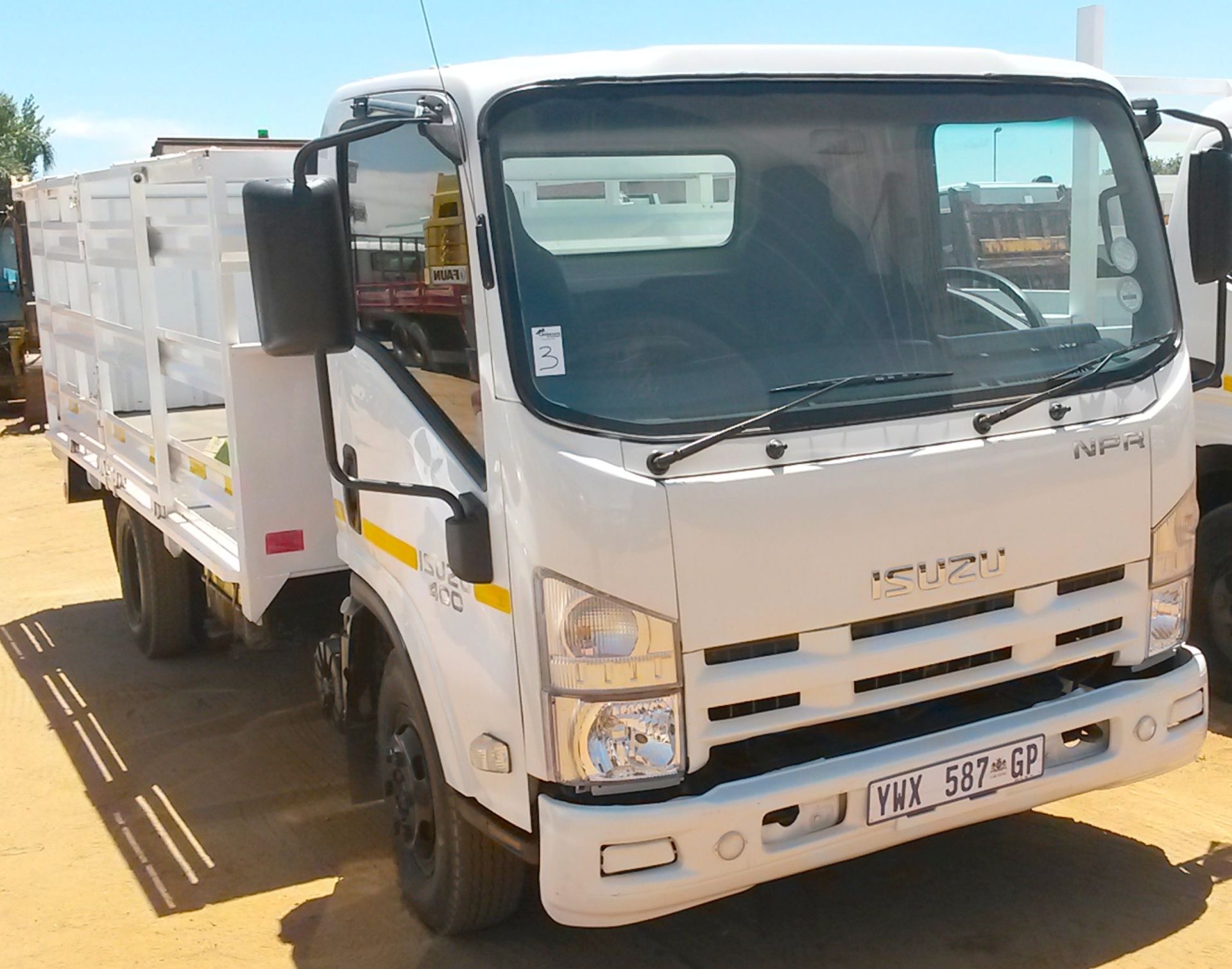 2010 ISUZU NPR400 WITH CAGE BODY- (YWX587GP)