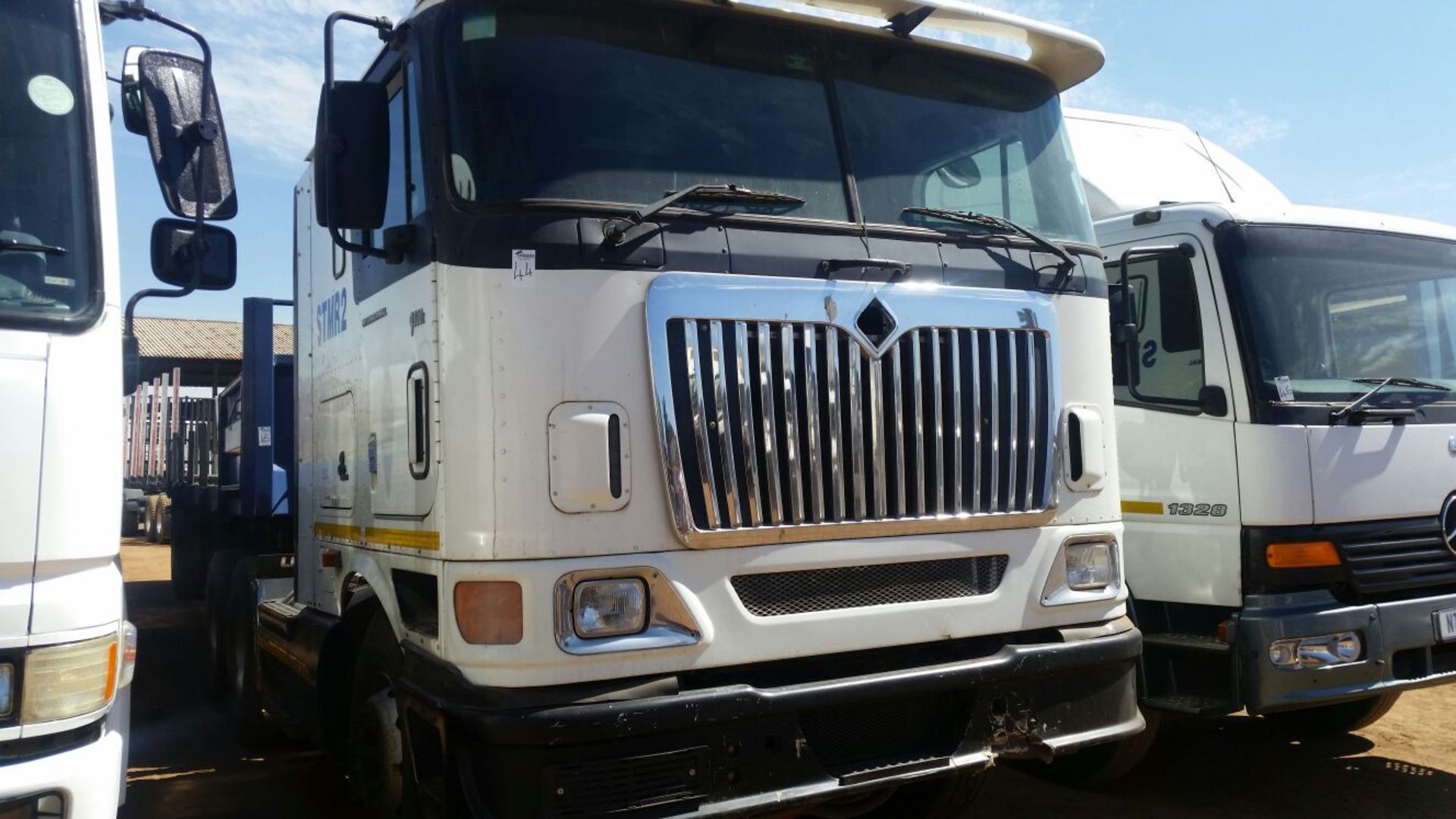 2004 INTERNATIONAL 9800 6X4 T/T - (PZW397GP)