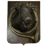 A LATE 19TH CENTURY DECORATIVE TAXIDERMY STUDY OF A WILD BOAR'S HEAD INSET WITHIN A HUNTING HORN,