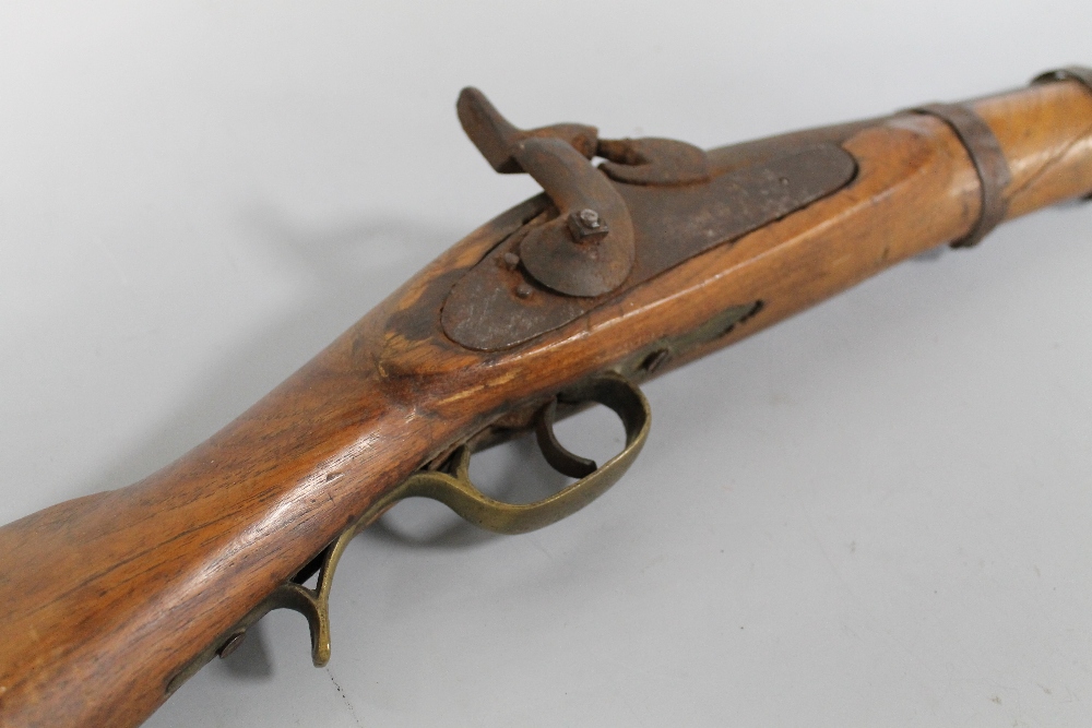 A 19TH CENTURY MUZZLE LOADING PERCUSSION FIRE RIFLE,  butt with brass end plate, the woodwork - Image 2 of 5