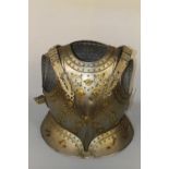 A REPRODUCTION 17TH CENTURY ITALIAN STYLE PIKEMANS'S BREAST/BACK PLATE AND HELMET, decorated with