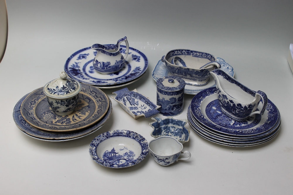 A SELECTION OF BLUE AND WHITE PORCELAIN, to include a Royal Worcester early 19th Century pot & cover