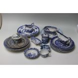 A SELECTION OF BLUE AND WHITE PORCELAIN, to include a Royal Worcester early 19th Century pot & cover