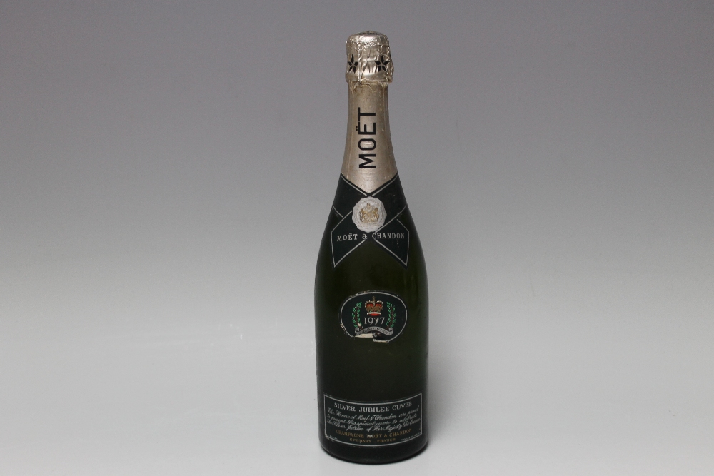 1 BOTTLE OF MOET & CHANDON 1977 SILVER JUBILEE CUVEE CHAMPAGNE
Buyers - for shipping pricing on
