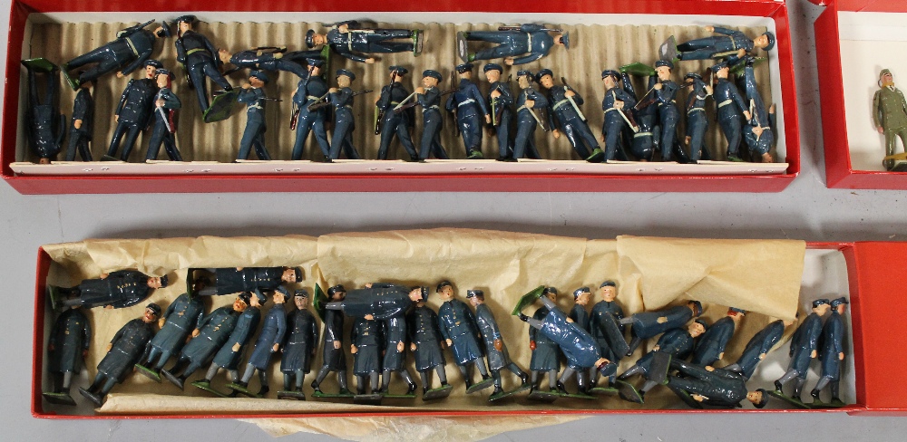 A COLLECTION OF APPROXIMATELY SIXTY METAL FIGURES BY BRITAINS, to include US Army Air Corps Officers - Image 3 of 4
