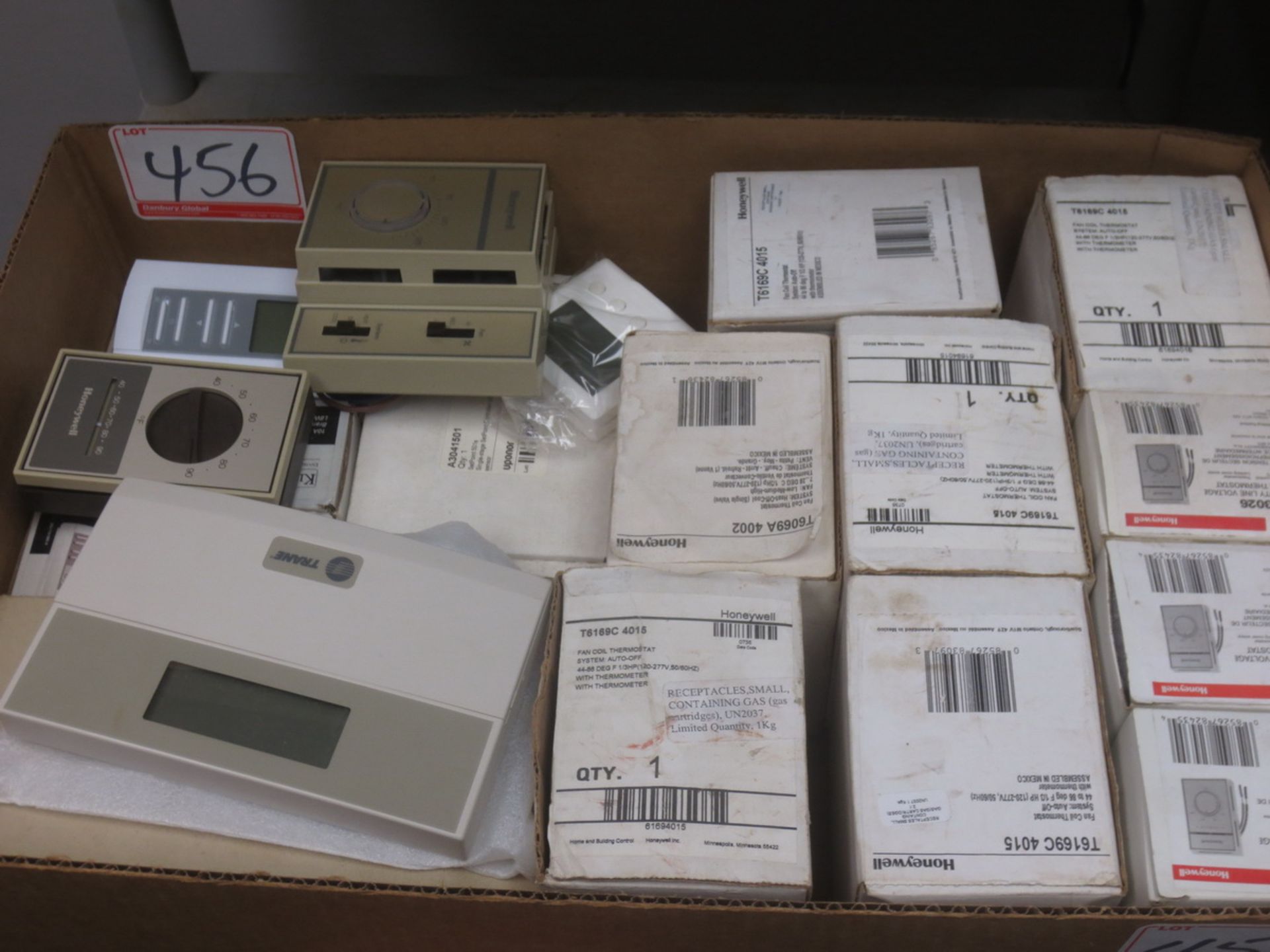 LOT - HONEYWELL, TRADE ASSTD HEAT/COOL THERMOSTATS