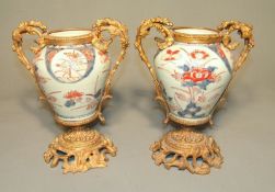 Paar japanischer Vasen mit Bronzemontierung, Mitte 19. Jhd.  Imari Balustervasen des 18. Jhd.,