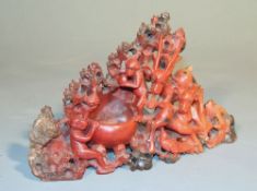 Pinselbehälter, Specksteinschnitzerei, China, 1.Hälfte 20.Jhd.  korallenroter Speckstein,