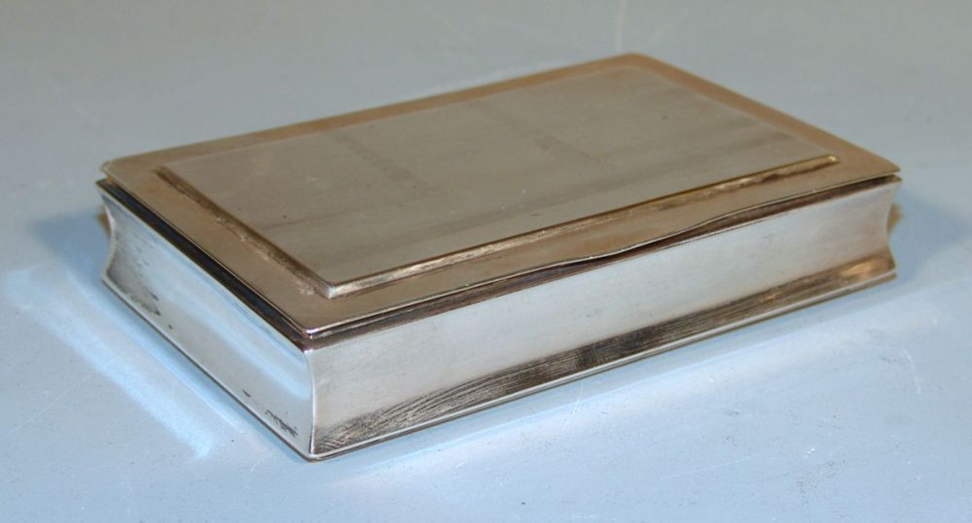 Zigarettenanbietdose 835-er Silber Art Deco  längsrechteckige Form mit Klappdeckel, am Boden