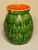 Vellten, Keramische Handwerkskunst: Vase mit Netzdekor, Jugendstil, um 1910  ziegelrote Keramik,