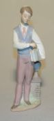 Lladro Porzellanmanufaktur, Spanien (blaue Manufakturmarke, blindgeprägte Formenmarke): der Student,