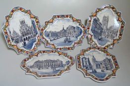 De Porceleyne Fles, Delft (unterglasurblaue Marke nach 1960): 5 Delfter Fayence Platten mit alten