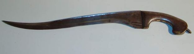 Osmanischer Säbel 18. JhGriffbügel aus Eisen mit filigranen Silbereinlagen, Pinienzapfenknauf,