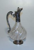 Karaffe/Weinkanne, Belle Epoque, Frankreich, um 1890Glas mit Silbermontierung, auf reliefiertem