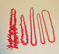 5 alte rote Korallenketten Italien2 Ketten mit Naturkorallen, 3 Ketten mit gemuggelten Perlen,