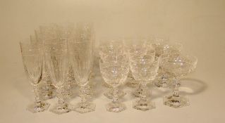 Set von 17 Kristallgläsern9 Sektflöten, 6 Weingläser 2 Champagnerschalen, Bleikristall poliert und