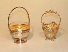 2 Henkelkörbchen mit geschl. Glaseinsatz, 800-er Silber, Jugendstil1 x gemarkt W. T., Binder