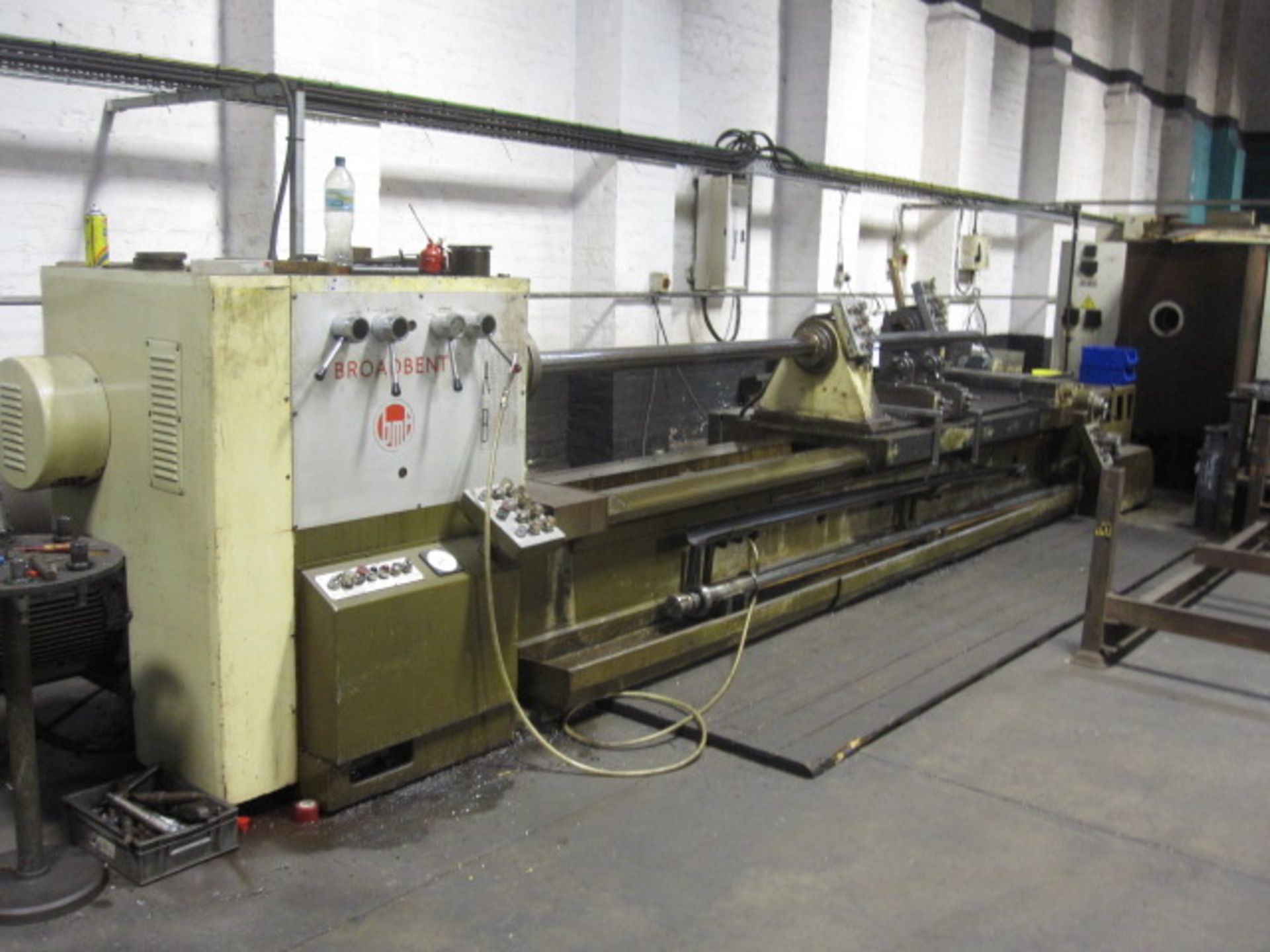 BROADBENT horizontal single spindle boring machine. Capacity: approximateley 400mm x 1500mm overall.