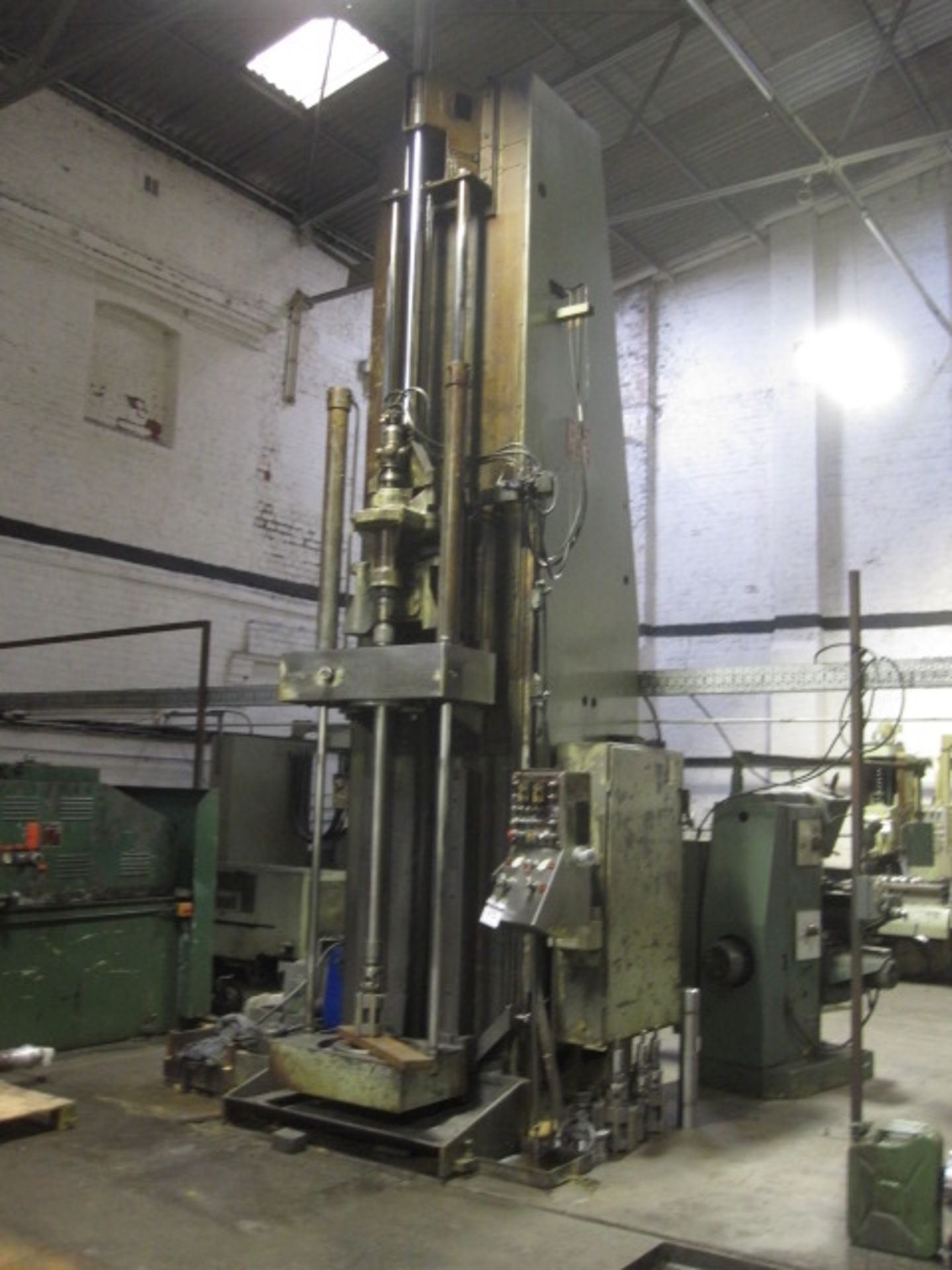 DELAPENA vertical honing machine. Serial No/DOM: (no identity plate found). Capacity: