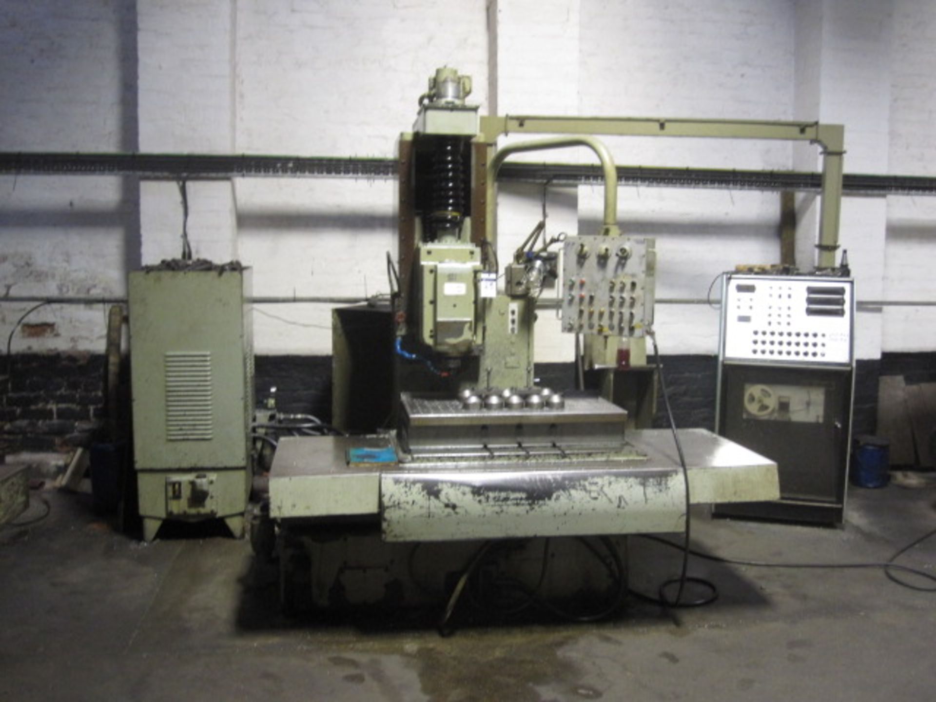 CINCINNATI Model 3V-1000 CINTIMATIC NC machining centre. Serial No/DOM: 7001-AO1-72-0014 (1973).