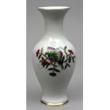 Reserve: 60 EUR        Vase, Meissen.  Gestreckte Eiform. Schauseitig bunt gemalter "Chinesischer