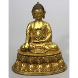 Buddha Akshobya.Feuervergoldete Bronze. Dargestellt auf doppeltem Lotussockel sitzend, die Füße in