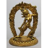 Tanzende Dakini.Feuervergoldete Bronze. Dargestellt auf halbrundem Lotussockel und vor