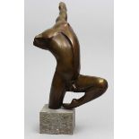 Haage, Annemarie (geb. 1917 Berlin)Männlicher Torso (Akt). Bronze mit brauner Patina. Am re. Bein