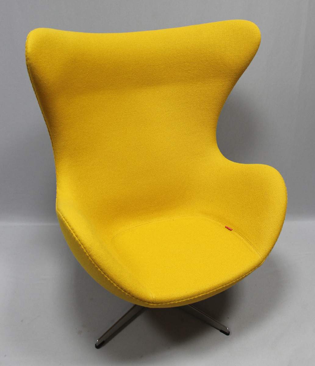 Jacobsen, Arne (1902-1971)The "Egg Chair" (Das Ei), Modell 3316. Fußkreuz aus Aluminium, drehbarer - Image 3 of 4