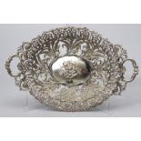 Biedermeier-Schale.Lötiges Silber, 396 g. Durchbrochen gearbeitetes, florales Reliefdekor mit Blumen