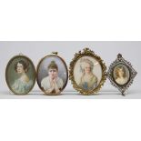 Vier Miniaturen (um 1900).Mädchenbildnisse. Gouachen, 5x 4 bis 9x 6,5 cm. Jeweils gerahmt.