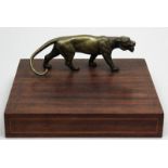 Unbekannter Künstler (um 1900)Schleichender Tiger. Bronze mit grüner Patina. L. 15 cm. Auf