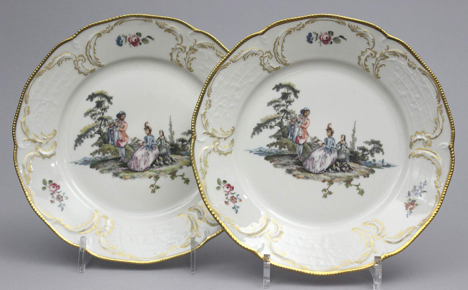 Zwölf flache Teller, Rosenthal,"Sanssouci". Elfenbeinfarben. Polychromes Dekor "Hoeroldt