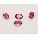 Zwei Paare ungefasster Rubine.Einmal im Antikschliff, zus. 0,77 ct., einmal oval facettiert, zus.