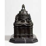 Unbekannter Künstler (20. Jh.)Modell der Frauenkirche in Dresden. Bronze mit schwarz-brauner Patina.
